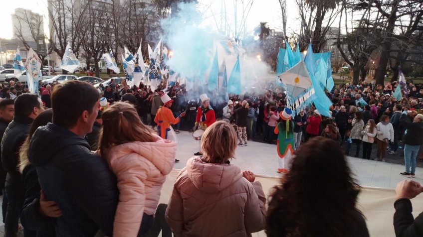 Con una gran convocatoria, se llevó a cabo el banderazo para apoyar a Cristina Fernández